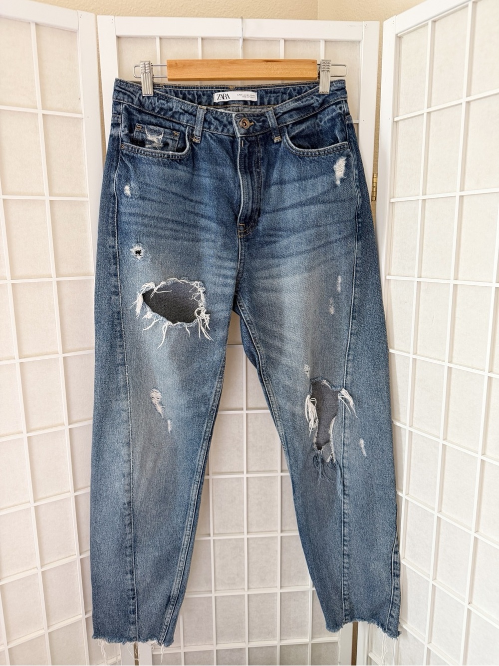 Zara Distressed Denim Jeans Size 2